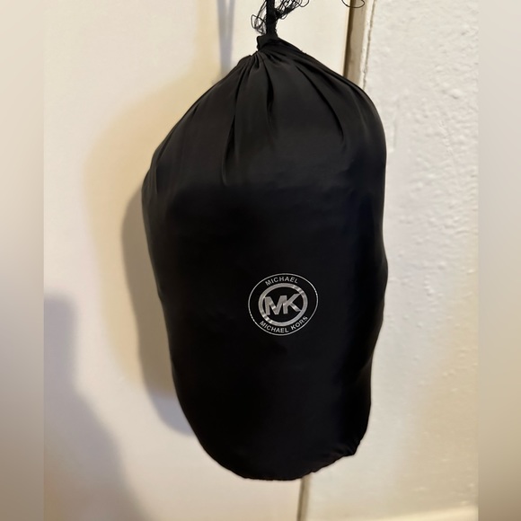 Packable jacket - Picture 9 of 10